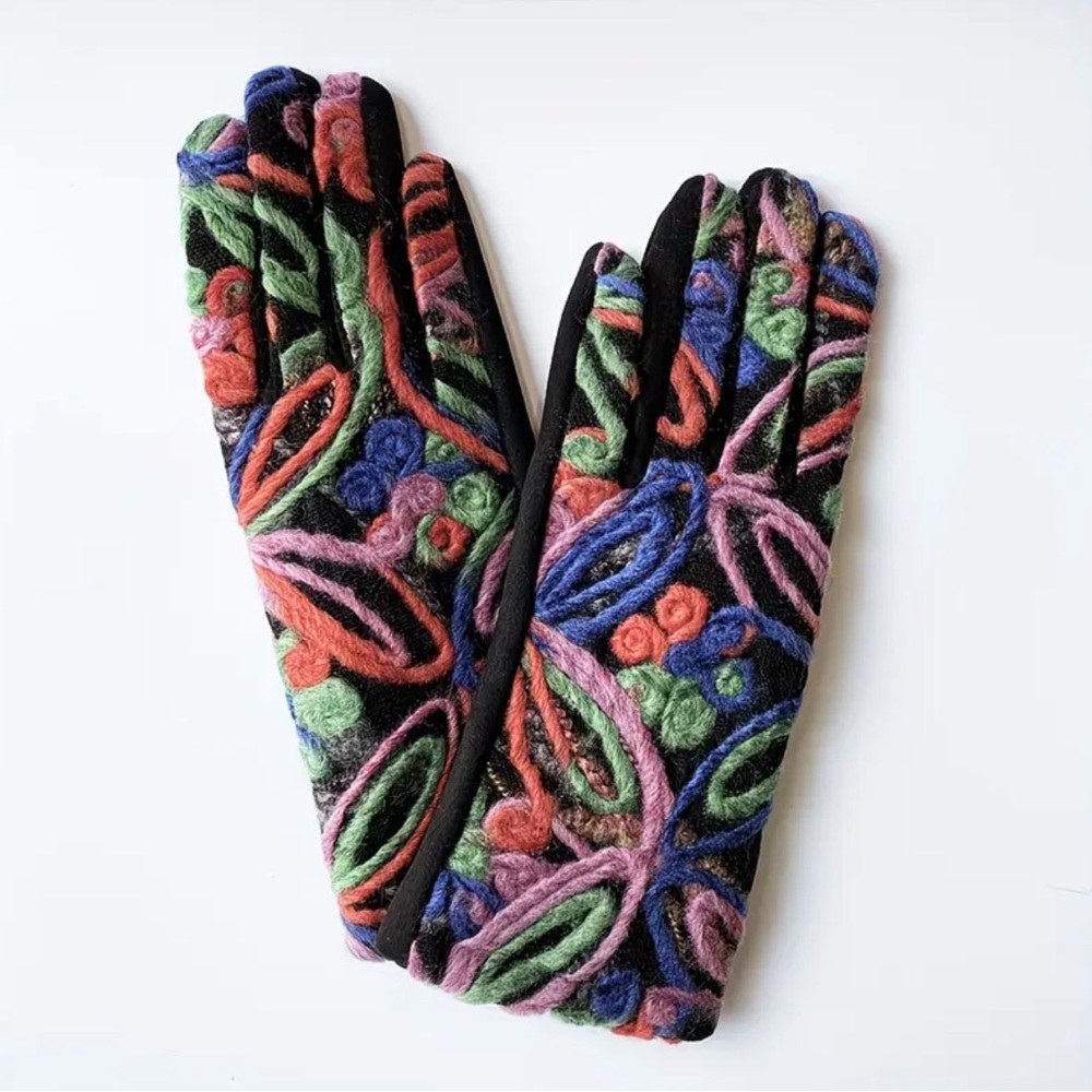Elegant Embroidered Women's Gloves with Touchscreen and Floral Pattern